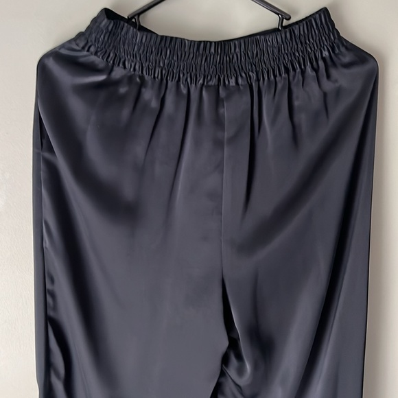 Claude Bennett Satin Silky
Casual Dress... - Picture 4 of 5